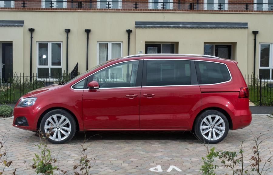  Seat Alhambra 2015 года  (UK) (фото 9 из 30)